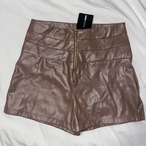 High wasted fashion nova shorts!!